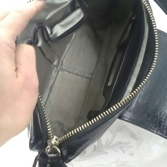 Kenneth Cole Small Leather Purse - Picture 5 of 5